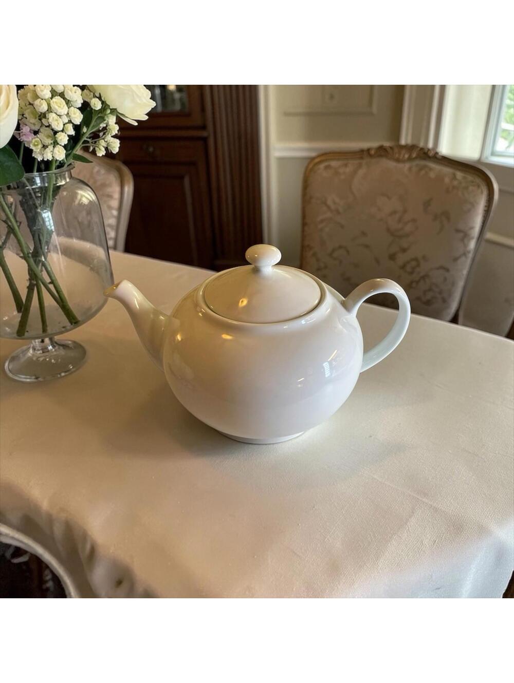 Gourmet by Fitz and Floyd Classic White 4.5"H Teapot and Lid 9.5" long